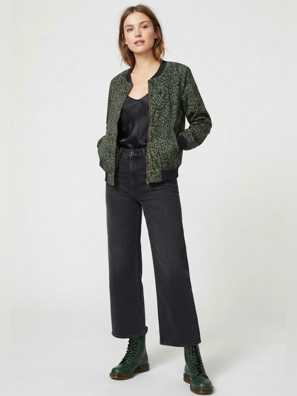 BeachLunchLounge Green & Black Leopard Print Bomber Jacket
Size Large